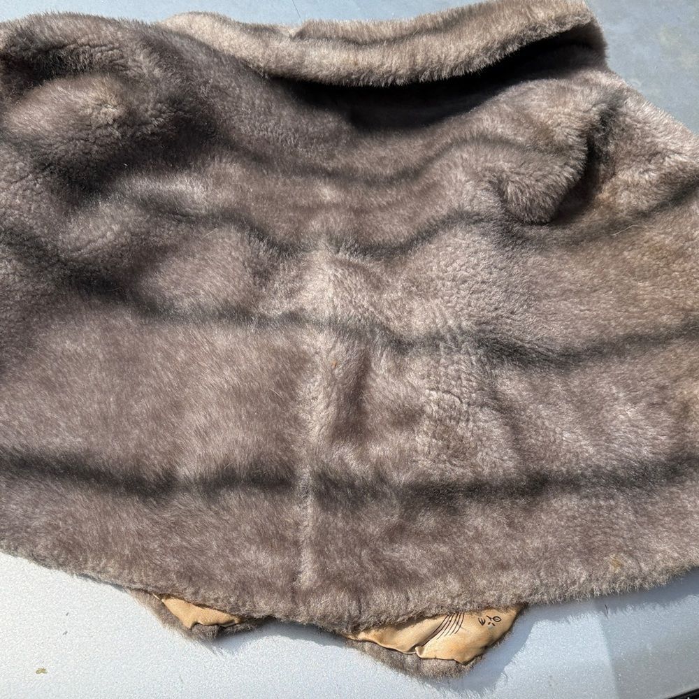 Elegant Gray Fur Shawl - Picture 8 of 9